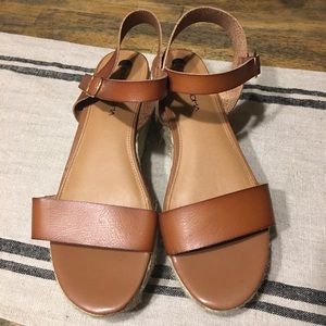 Women’s platforms sandals